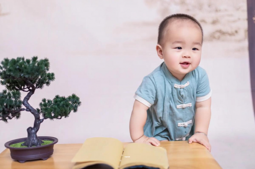 保亭宝宝爱吐奶是什么原因